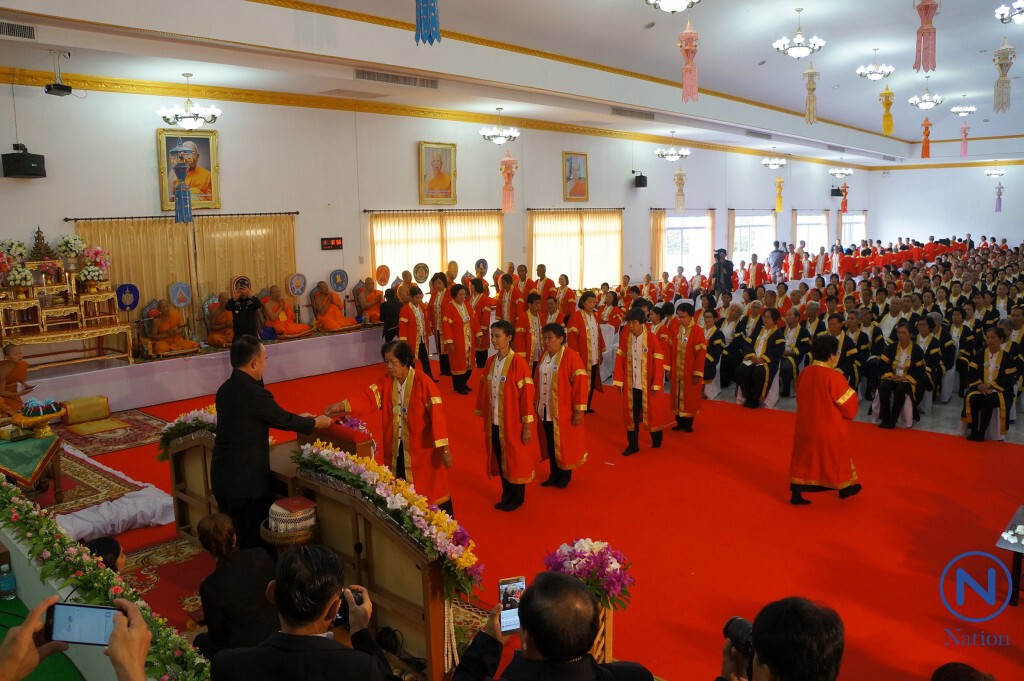 มอบประกาศนียบัตร "ปริญญาชีวิต" บัณฑิตปัจฉิมวัย แก่ผู้สูงวัย มอบประกาศนียบัตร "ปริญญาชีวิต" บัณฑิตปัจฉิมวัย แก่ผู้สูงวัย