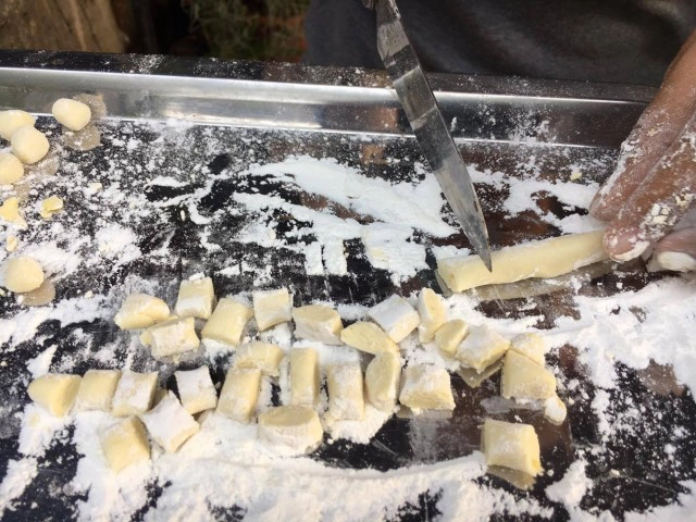 ครัวน้าคม : บัวลอยทุเรียนกวนมะพร้าวอ่อนไข่หวาน