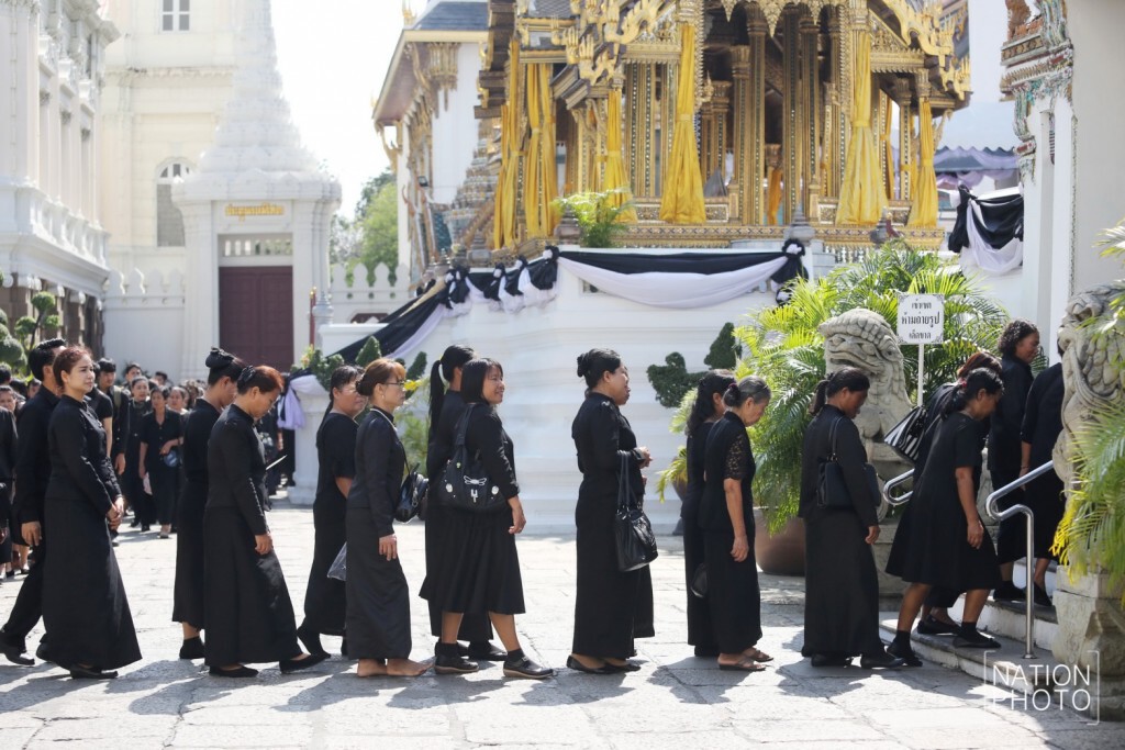 พสกนิกรเดินทางเข้าสักการะพระบรมศพ (19 ธ.ค.59) พสกนิกรเดินทางเข้าสักการะพระบรมศพ (19 ธ.ค.59)