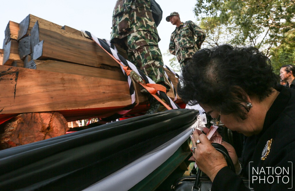 ปชช.ร่วมพิธีรับมอบไม้จันทน์หอม อุทยานแห่งชาติกุยบุรี นำไปจัดสร้างพระโกศ ปชช.ร่วมพิธีรับมอบไม้จันทน์หอม อุทยานแห่งชาติกุยบุรี นำไปจัดสร้างพระโกศ
