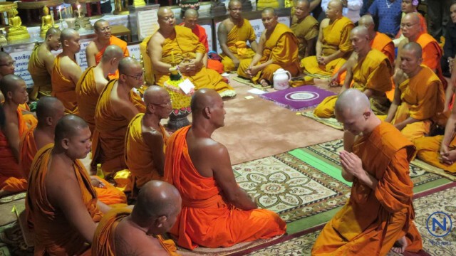 แฟนคลับนับหมื่น
แห่ร่วมงานบวช"ศรราม น้ำเพชร"ล้นวัด
แม่ยกทำเข็มขัดทองหนัก 10 บาทให้
