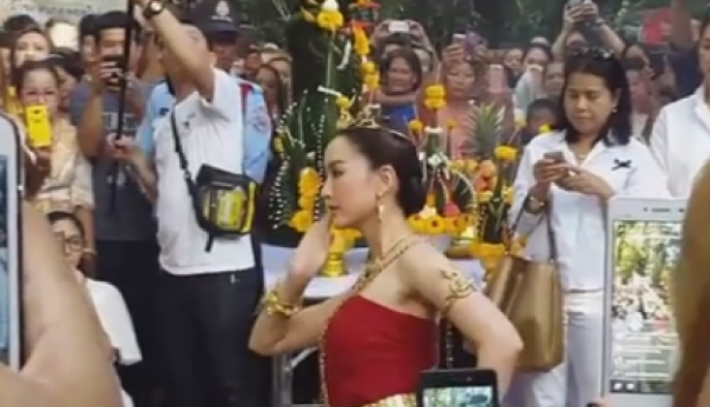 เปิดคลิป งดงามเข้มขลัง "แต้ว" รำถวายปู่ศรีสุทโธนาคราช คำชะโนด