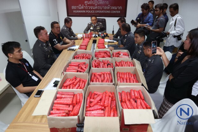 "ศานิตย์"แถลงจับ แหล่งขายพลุแฟลร์ ที่กลุ่ม "อัลตร้า ไทยแลนด์"นำมาจุด ยึดได้ร่วม 2พันอัน