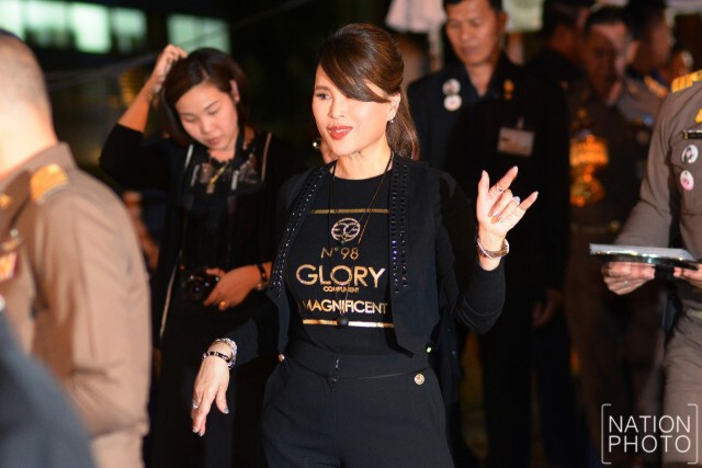 ทูลกระหม่อมหญิงอุบลรัตนฯ เสด็จทรงประทานพระบรมฉายาลักษณ์ -อาหารให้กับพสกนิกร