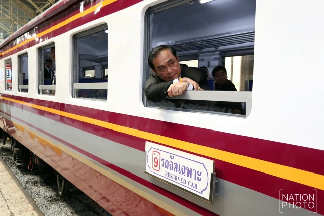 นายกฯ ทดลองนั่งรถไฟชั้น 3
