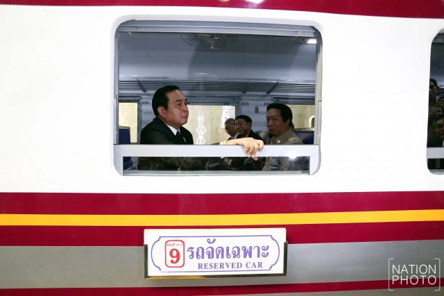 นายกฯ ทดลองนั่งรถไฟชั้น 3