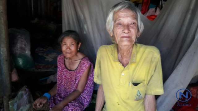 วอนช่วยสองตายายยากจนอยู่กระต๊อบผุพัง อาศัยเบี้ยยังชีพผู้สูงอายุใช้จ่าย