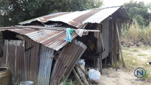 วอนช่วยสองตายายยากจนอยู่กระต๊อบผุพัง อาศัยเบี้ยยังชีพผู้สูงอายุใช้จ่าย