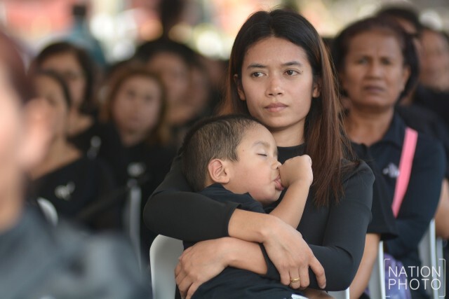 พสกนิกรเดินทางเข้าสักการะพระบรมศพ (21 ธ.ค.59)
