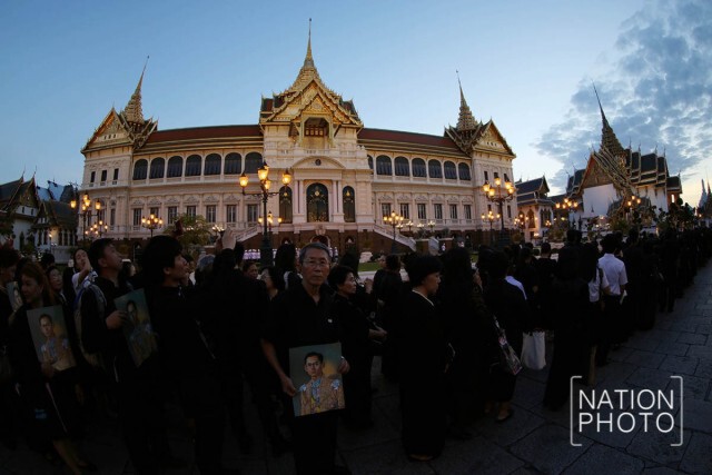 พสกนิกรเดินทางเข้าสักการะพระบรมศพ (22 ธ.ค.59)