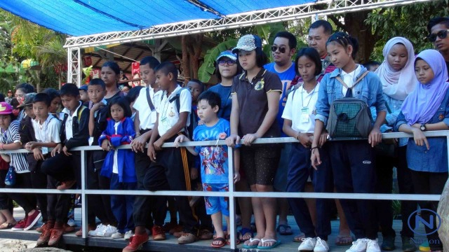 สวนสัตว์สงขลา  จัดคริสต์มาสพาเหรด 
"ซานต้าเพนกวิน"