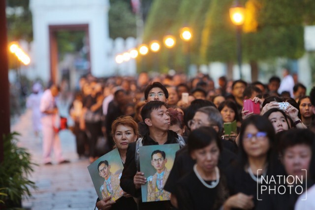 พสกนิกรเดินทางเข้าสักการะพระบรมศพ (22 ธ.ค.59)
