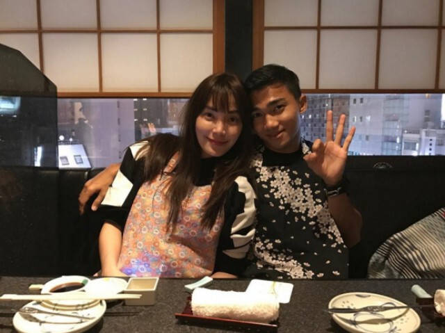 คู่รักสุดหวาน "เจ ชนาธิป-เมย์ พิชญ์นาฏ"  ควงแขนสุดสวีทรับลมหนาวที่ญี่ปุ่น