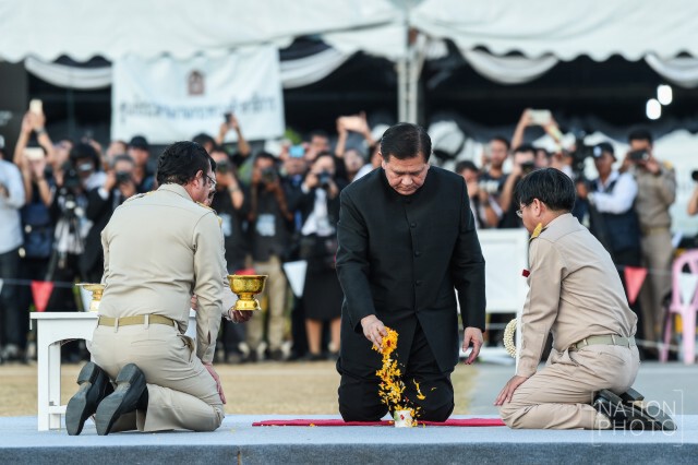 "ธนะศักดิ์" เป็นประธานพิธีปักหมุดสร้างพระเมรุมาศ เผยเสร็จสิ้นใน ก.ย. 60
