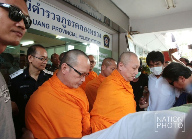 ปล่อยตัวรักษาการแทนเจ้าอาวาสวัดพระธรรมกาย หลังรับทราบข้อกล่าวหาแล้ว 19 คดี