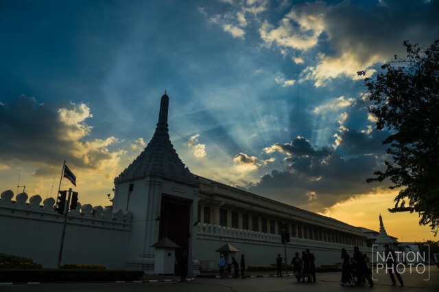 ภาพชุด ปชช.ยังทยอยเข้าสักการะพระบรมศพฯ ช่วงหยุดยาวสิ้นปี