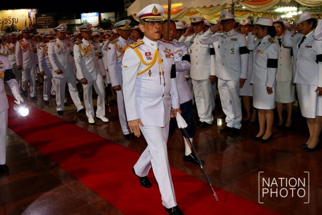 สมเด็จพระเจ้าอยู่หัวมหาวชิราลงกรณ เสด็จฯถวายราชสักการะพระบรมราชานุสาวรีย์สมเด็จพระเจ้าตากสินมหาราช
