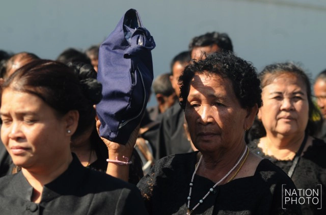 ภาพชุด ชาวตจว.หลั่งไหลเข้ากราบพระบรมศพฯ ช่วงวันหยุดยาว