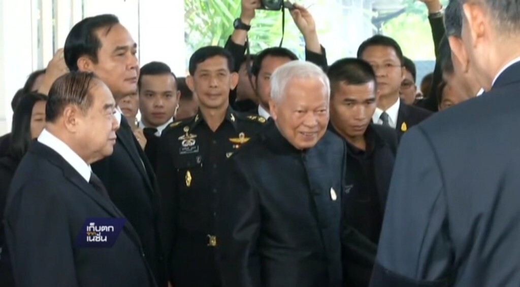 29-12-2559   "พล.อ.เปรม" ให้กำลังใจนายกฯ