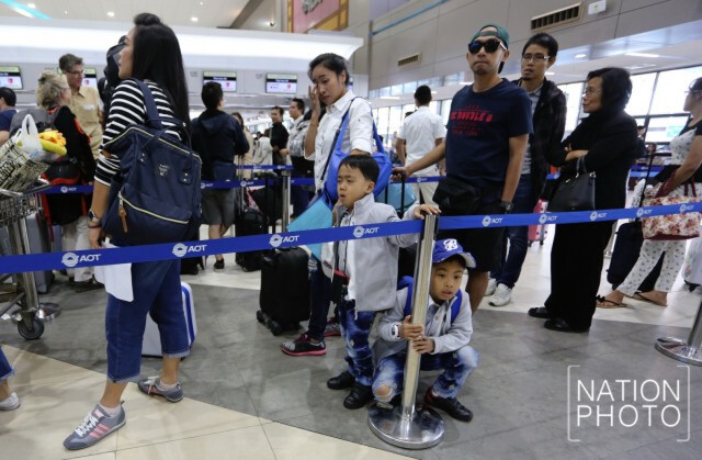 ชาวไทย-ต่างชาติแห่ออกเดินทางช่วงปีใหม่ แน่นสนามบินดอนเมือง