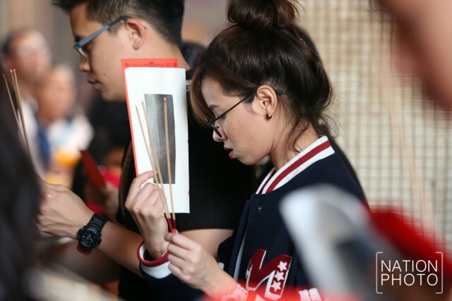 แน่นวัดเล่งเน่ยยี่! ปชช.เดินทางไปทำบุญสะเดาะเคราะห์ดวงชง ปี 60