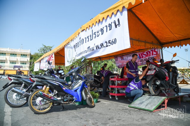 กทม.จัดรณรงค์ "เปิดไฟหน้ารถ ช่วยลดอุบัติเหตุช่วงเทศกาลปีใหม่ 2560"