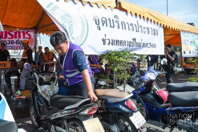 กทม.จัดรณรงค์ "เปิดไฟหน้ารถ ช่วยลดอุบัติเหตุช่วงเทศกาลปีใหม่ 2560"