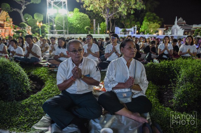 ร่วมสวดมนต์ข้ามปี ที่วัดอรุณฯ