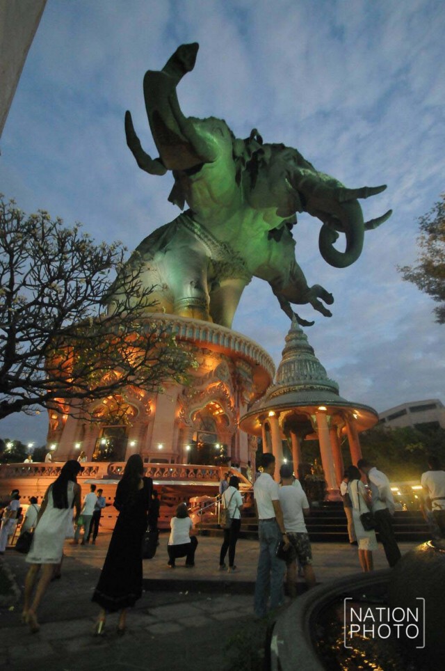พิธีเจริญพระพุทธมนต์สวดมนต์ข้ามปี ที่พิพิธภัณฑ์ช้างเอราวัณ