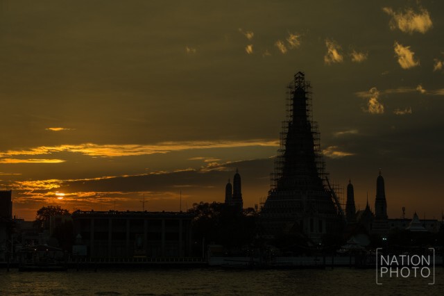 แสงสุดท้ายที่วัดอรุณฯ...อำลาปีวอก 2559