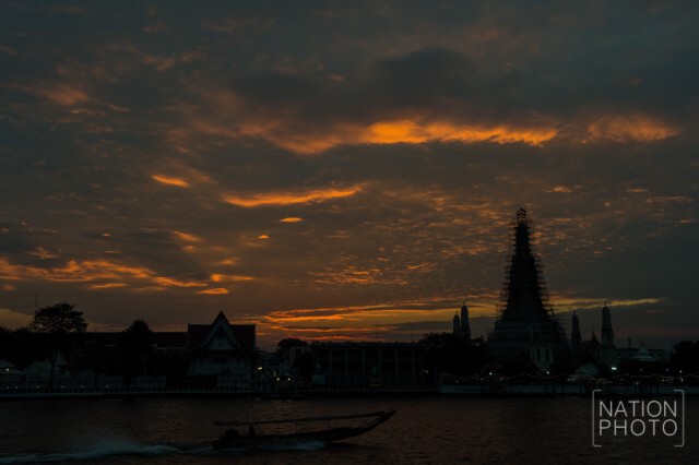 แสงสุดท้ายที่วัดอรุณฯ...อำลาปีวอก 2559