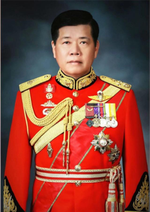 14 องคมนตรี รับใช้เบื้องพระยุคลบาท รัชกาลที่ 10