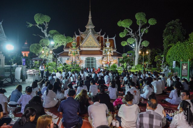 ร่วมสวดมนต์ข้ามปี ที่วัดอรุณฯ