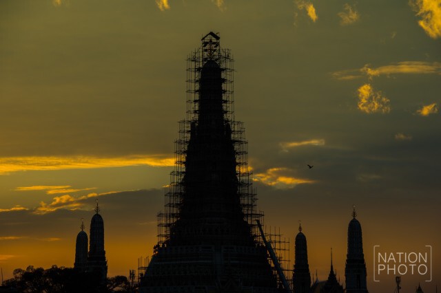 แสงสุดท้ายที่วัดอรุณฯ...อำลาปีวอก 2559