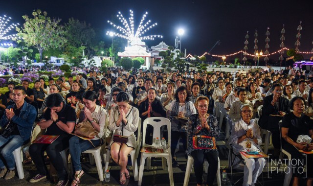 ร่วมสวดมนต์ข้ามปี ที่วัดอรุณฯ
