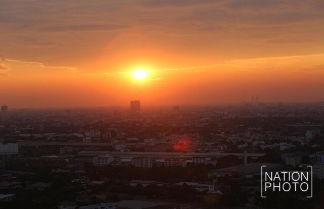 แสงอาทิตย์สุดท้าย ปี 59 กำลังลับขอบฟ้าย่านบางนา