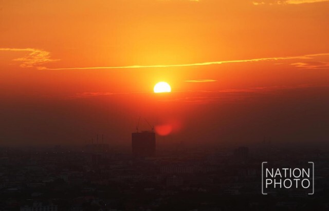 แสงอาทิตย์สุดท้าย ปี 59 กำลังลับขอบฟ้าย่านบางนา