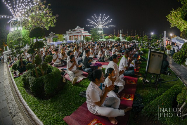 ร่วมสวดมนต์ข้ามปี ที่วัดอรุณฯ