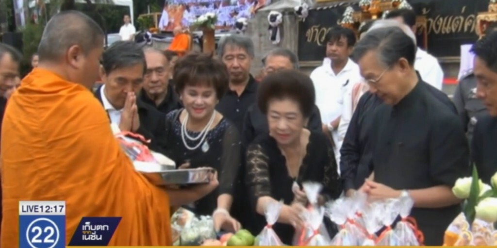 บรรยากาศการทำบุญตักบาตรทั่วประเทศ เนื่องในวันขึ้นปีใหม่ 2560 บรรยากาศการทำบุญตักบาตรทั่วประเทศ เนื่องในวันขึ้นปีใหม่ 2560