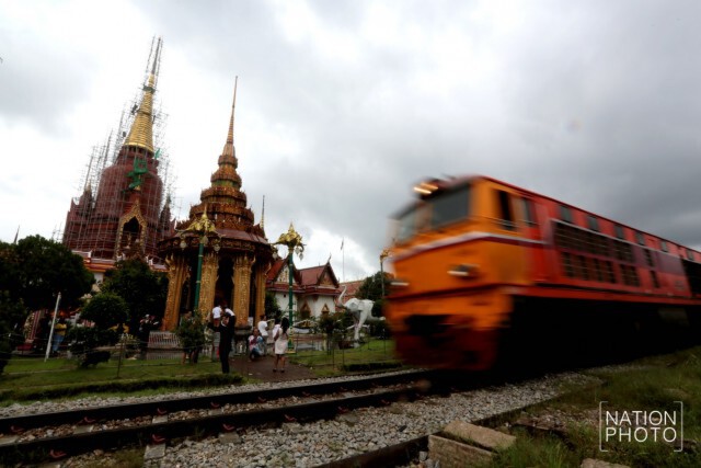 ปชช.กราบขอพรปีใหม่ "หลวงปู่ทวด วัดช้างให้" จ.ปัตตานี