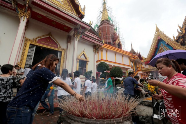 ปชช.กราบขอพรปีใหม่ "หลวงปู่ทวด วัดช้างให้" จ.ปัตตานี