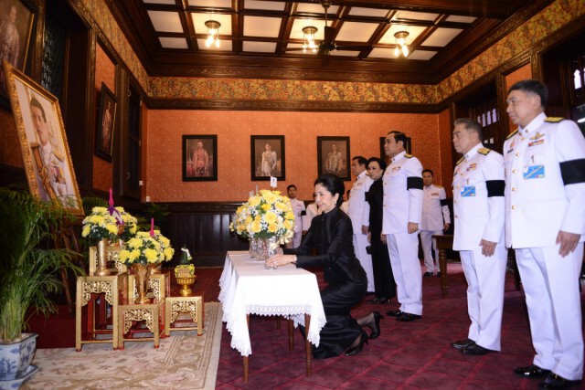 "นายกฯ-ครม."ลงนามถวายพระพร สมเด็จพระเจ้าอยู่หัว เนื่องในวันขึ้นปีใหม่ 2560