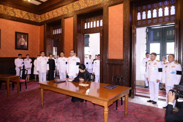 "นายกฯ-ครม."ลงนามถวายพระพร สมเด็จพระเจ้าอยู่หัว เนื่องในวันขึ้นปีใหม่ 2560