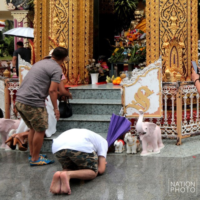 ปชช.กราบขอพรปีใหม่ "หลวงปู่ทวด วัดช้างให้" จ.ปัตตานี