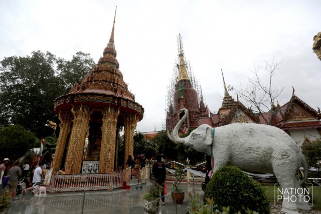ปชช.กราบขอพรปีใหม่ "หลวงปู่ทวด วัดช้างให้" จ.ปัตตานี