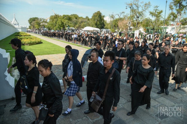 พสกนิกรเดินทางเข้าสักการะพระบรมศพ (2 ม.ค.60)