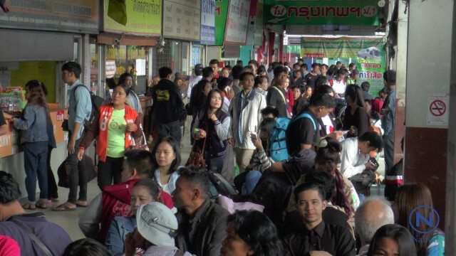 บขส.เมืองย่าโมเริ่มคึกคักคนแห่กลับกทม.