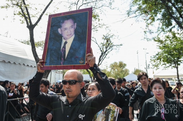 พสกนิกรเดินทางเข้าสักการะพระบรมศพ (2 ม.ค.60)