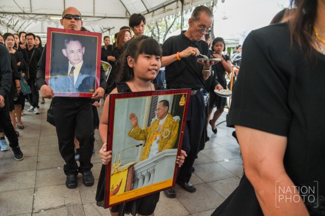 พสกนิกรเดินทางเข้าสักการะพระบรมศพ (2 ม.ค.60)