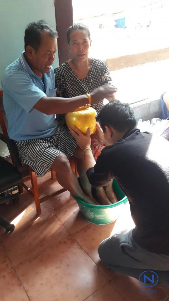 หนุ่มลูกกตัญญูเปิดใจ
ออมเงินในกระปุกออมสินร่วม 4 แสน
ให้เป็นของขวัญปีใหม่พ่อแม่